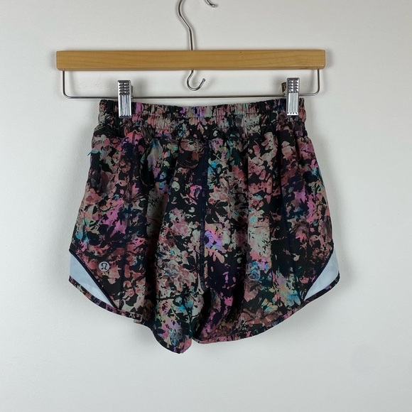 Lululemon Hotty Hot Low-Rise Short 4" - Picture 2 of 6